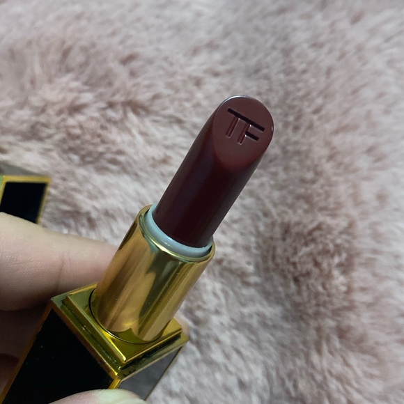 Tom Ford Velvet Cherry Lipstick - Picture 7 of 15